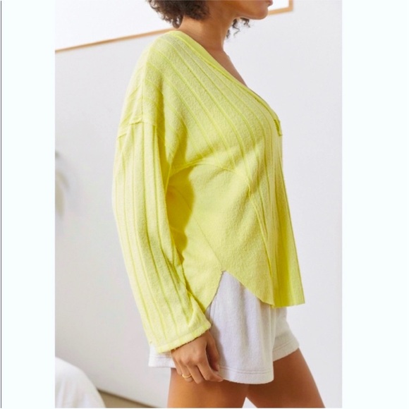 Urban Outfitters | Out From Under Raleigh V Neck Pullover Sweater Lime Yellow XS - Picture 4 of 8